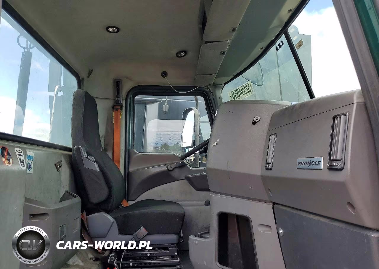 2017 Mack Cxu612 Semi Truck VIN:1M1AW01X1HM009650 - 5