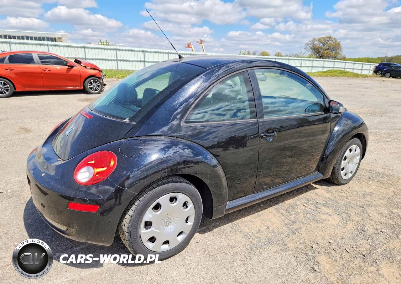 2010 Volkswagen New Beetle VIN:3VWPG3AG6AM018845 - 3
