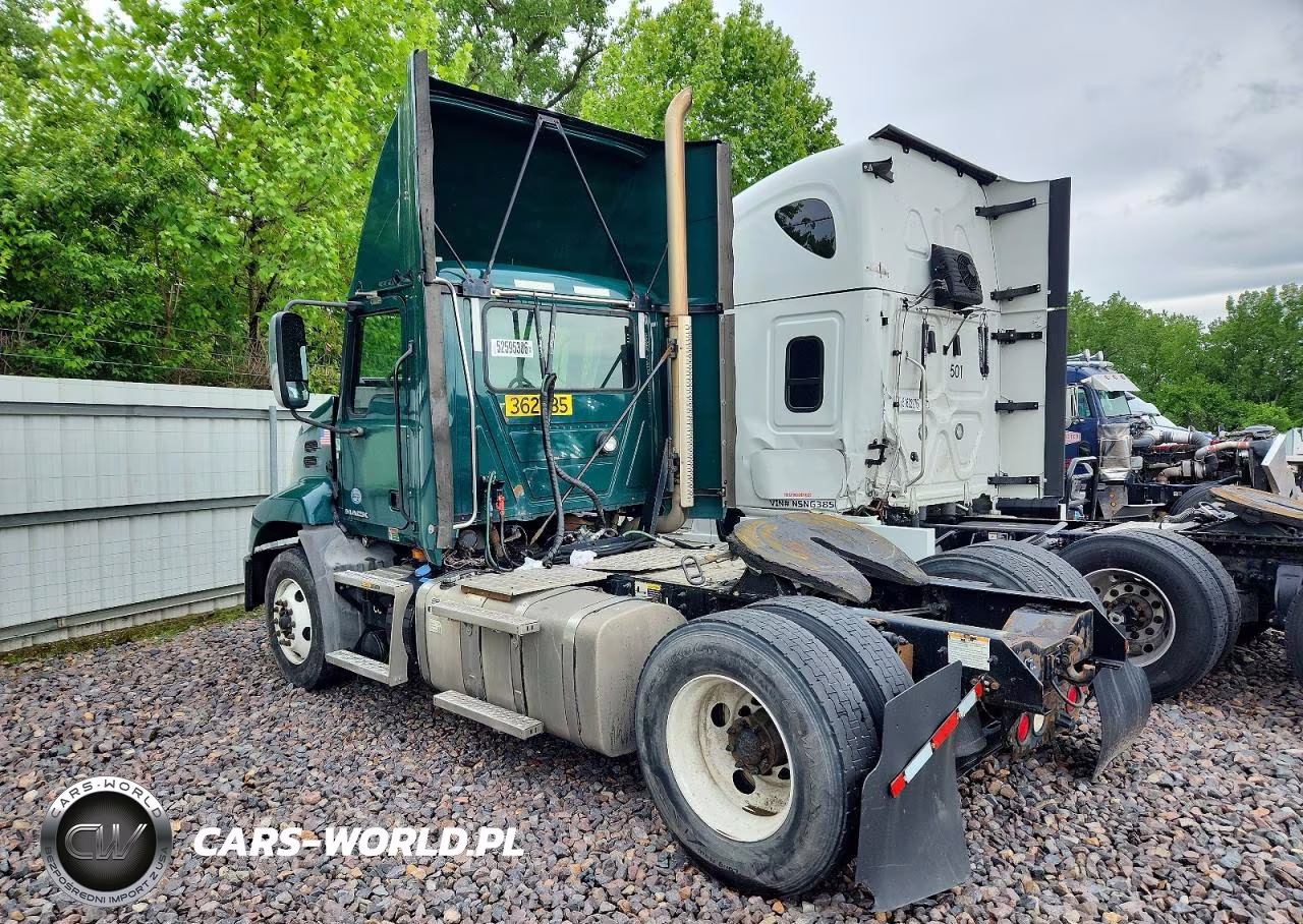 2017 Mack Cxu612 Semi Truck VIN:1M1AW01X8HM009693 - 3