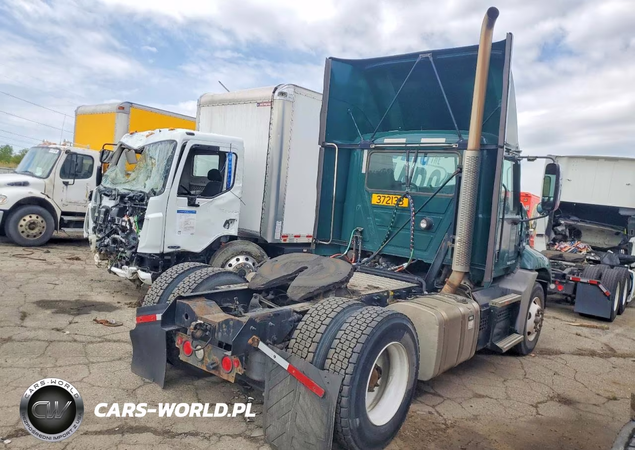 2018 Mack Cxu612 Semi Truck VIN:1M1AW01X1JM010464 - 4