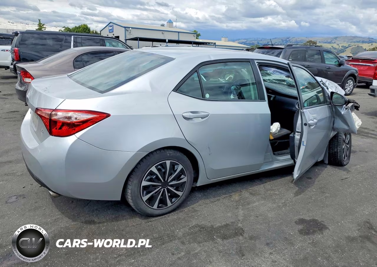 2018 Toyota Corolla Le VIN:2T1BURHE0JC020905 - 3