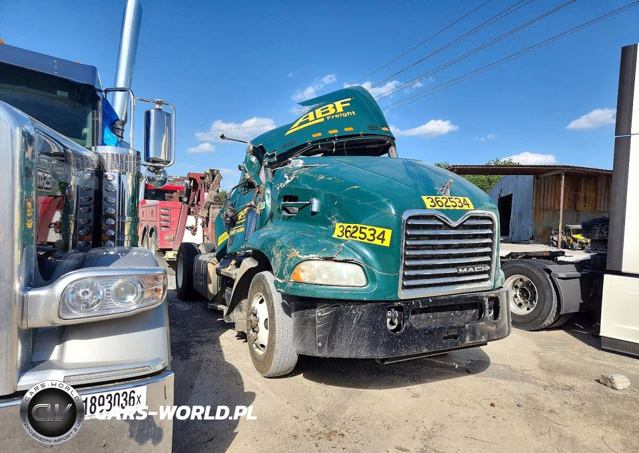 2017 Mack Cxu612 Semi Truck