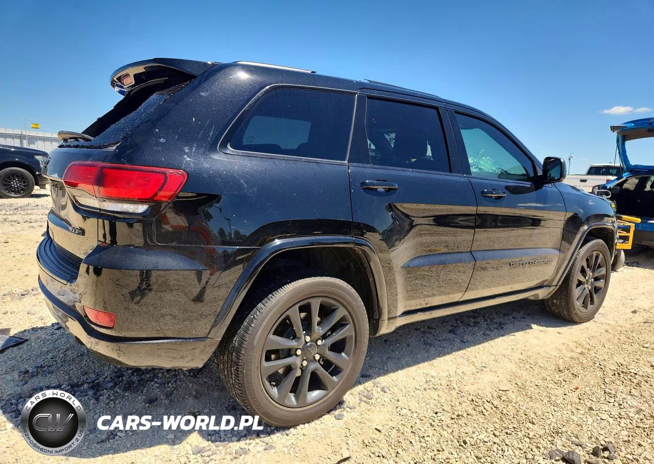 2017 Jeep Grand Cherokee Laredo VIN:1C4RJFAG4HC951217 - 3