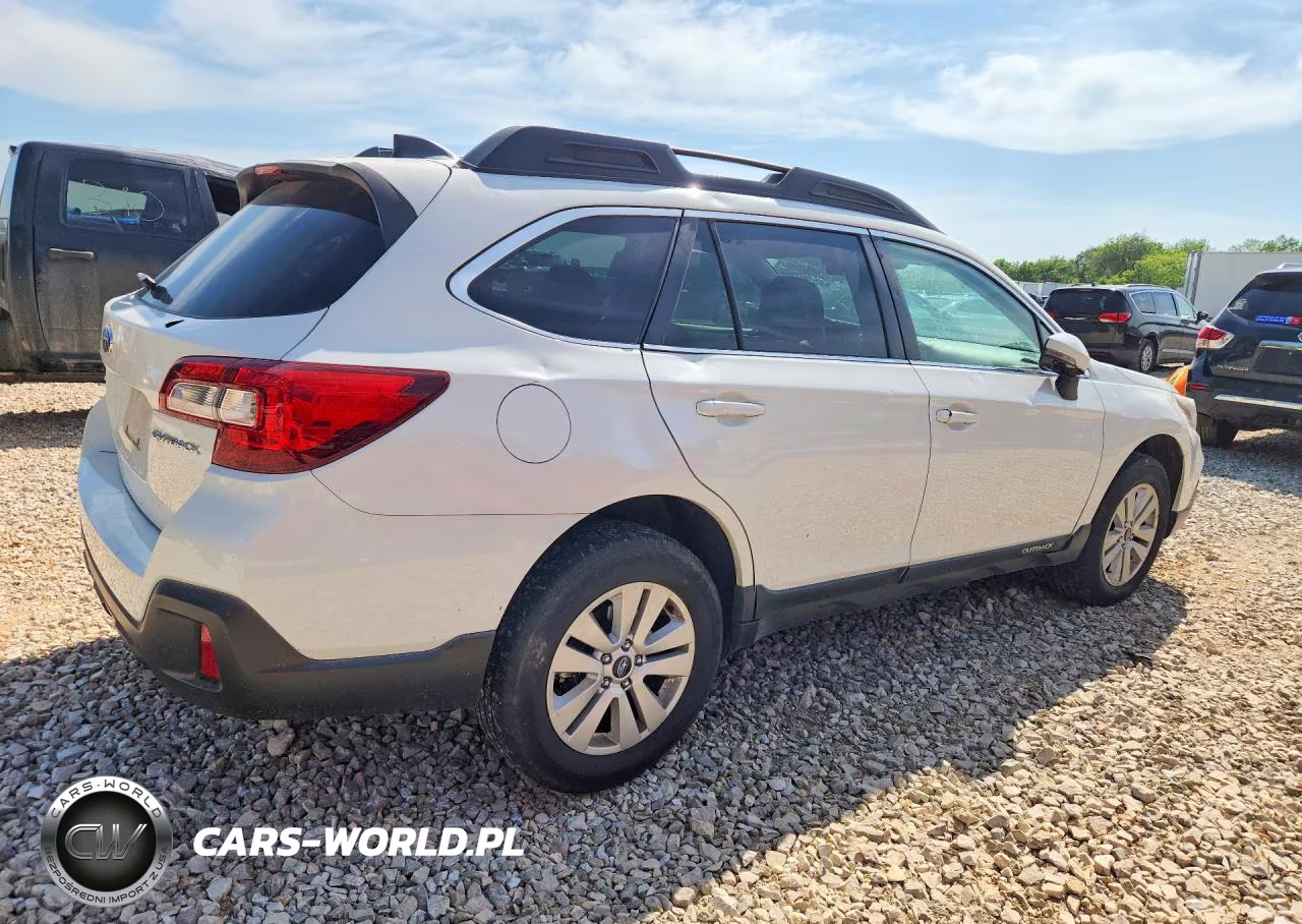 2018 Subaru Outback 2.5I Premium VIN:4S4BSAFCXJ3357529 - 3