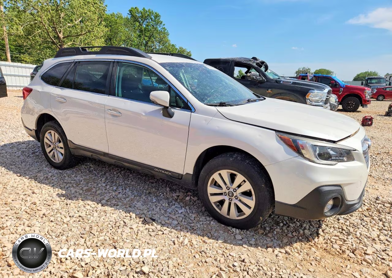 2018 Subaru Outback 2.5I Premium VIN:4S4BSAFCXJ3357529 - 4