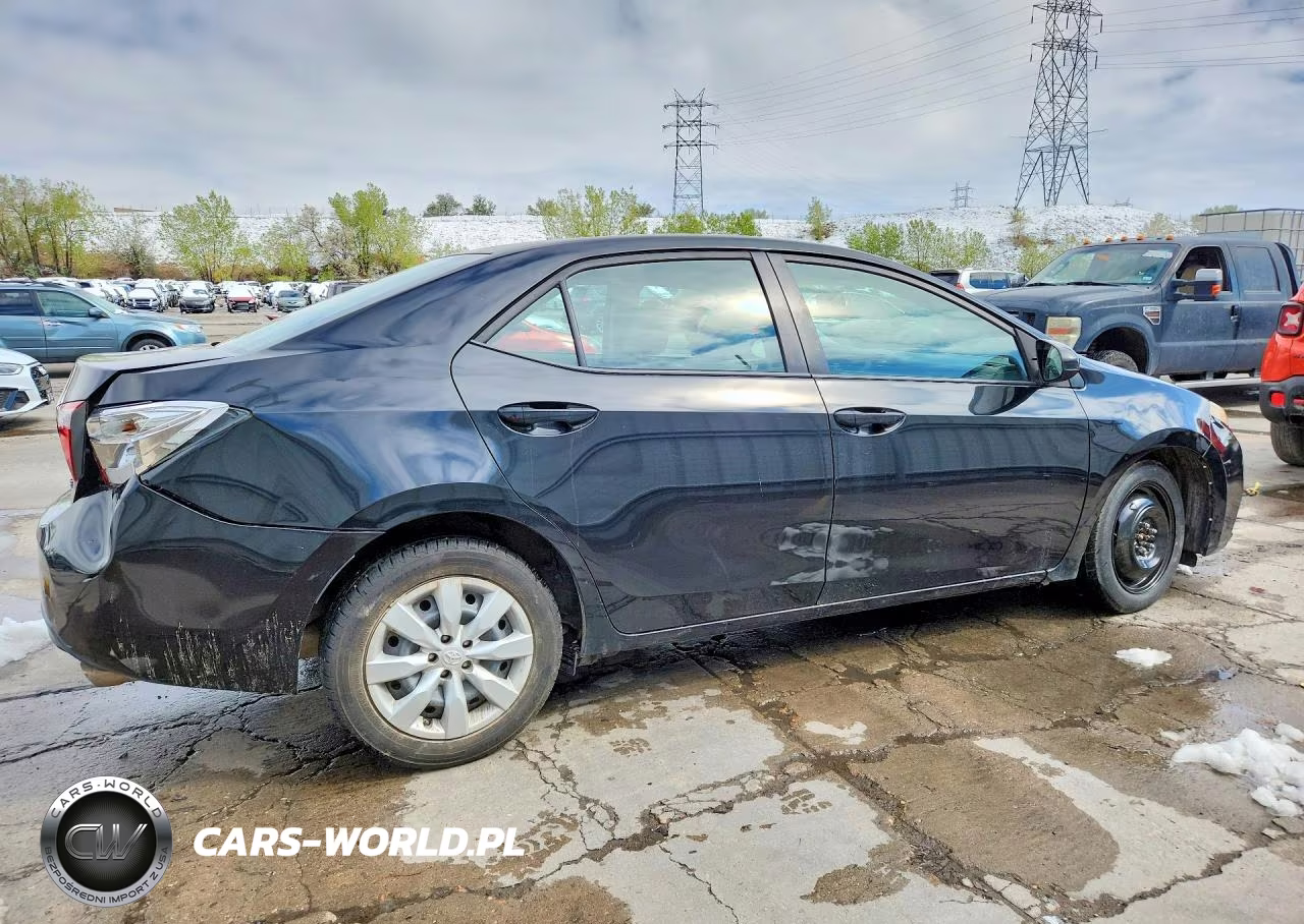 2015 Toyota Corolla Le VIN:5YFBURHE4FP183953 - 3