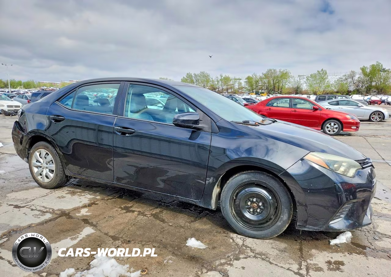 2015 Toyota Corolla Le VIN:5YFBURHE4FP183953 - 4