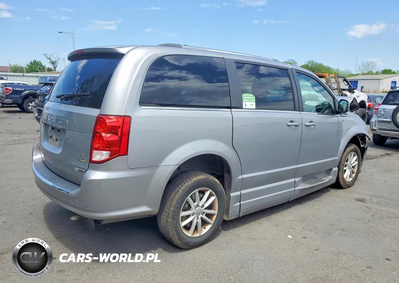 2018 Dodge Grand Caravan Sxt VIN:2C4RDGCG6JR266028 - 3