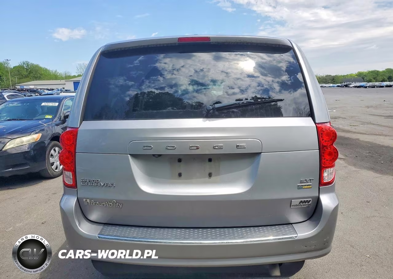 2018 Dodge Grand Caravan Sxt VIN:2C4RDGCG6JR266028 - 6