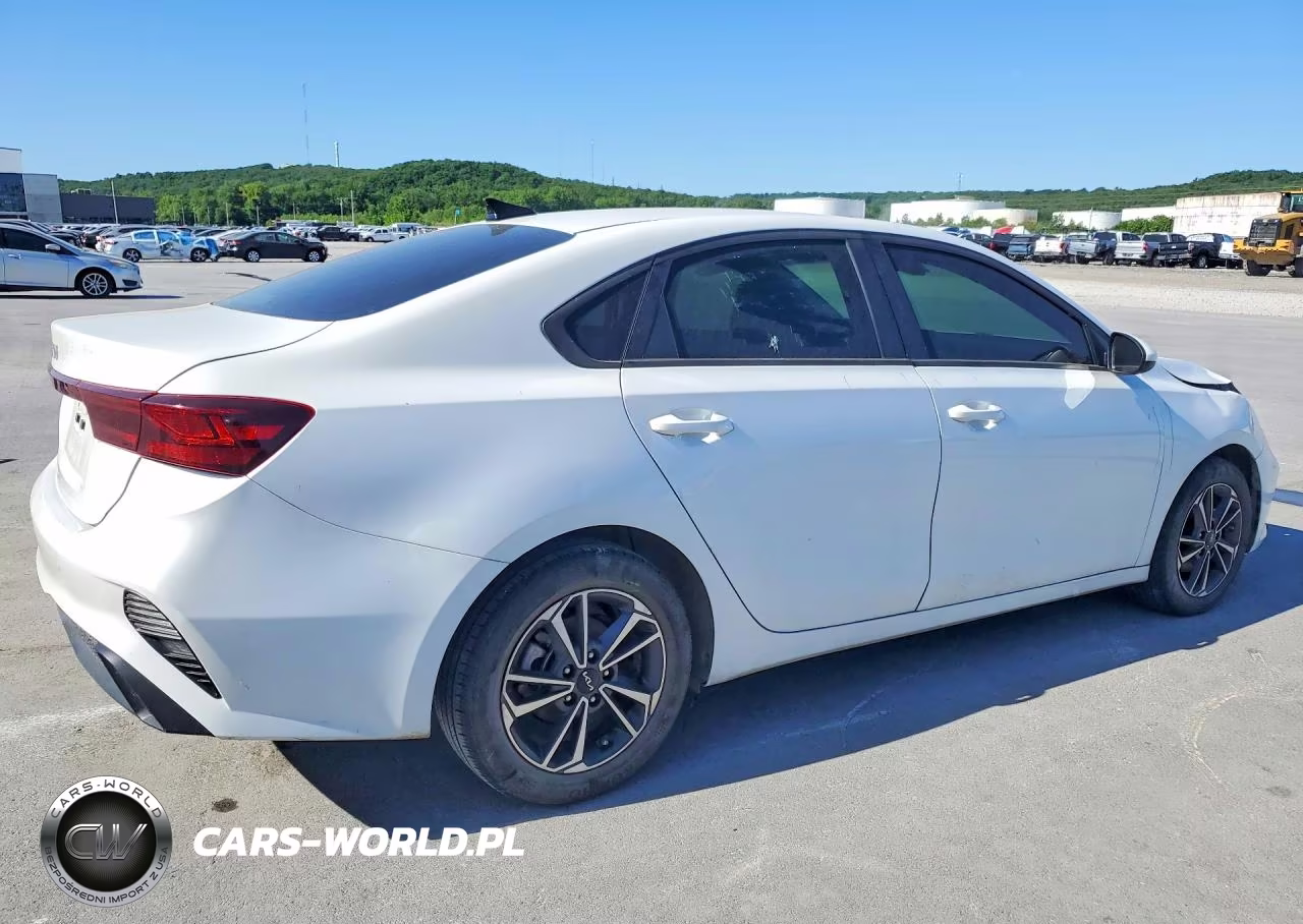 2024 Kia Forte Lxs VIN:3KPF24AD9RE756914 - 3