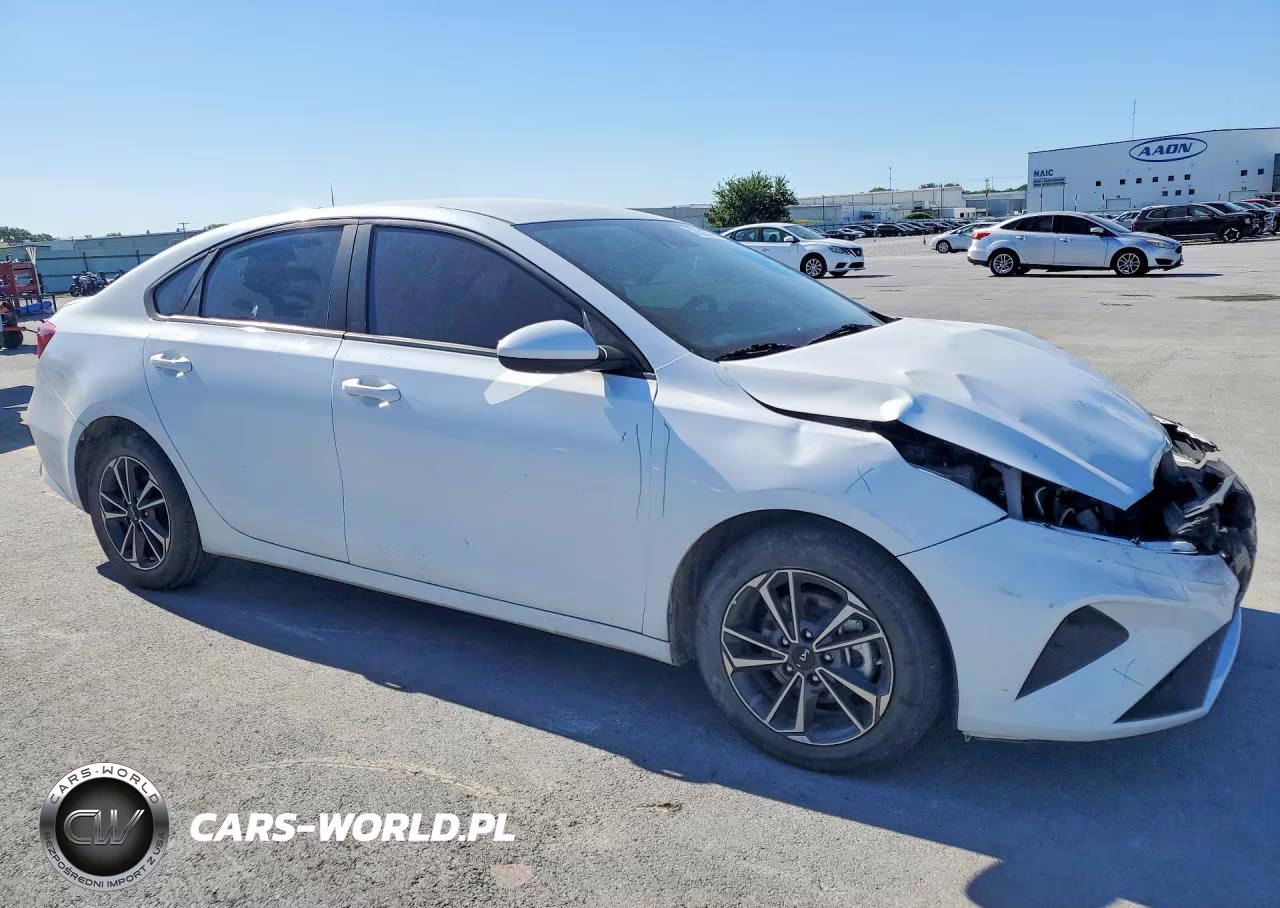 2024 Kia Forte Lxs VIN:3KPF24AD9RE756914 - 4