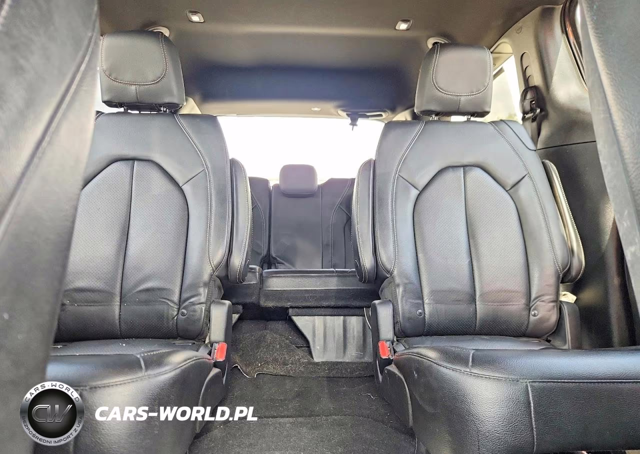 2018 Chrysler Pacifica Touring L Plus VIN:2C4RC1EG6JR257844 - 10