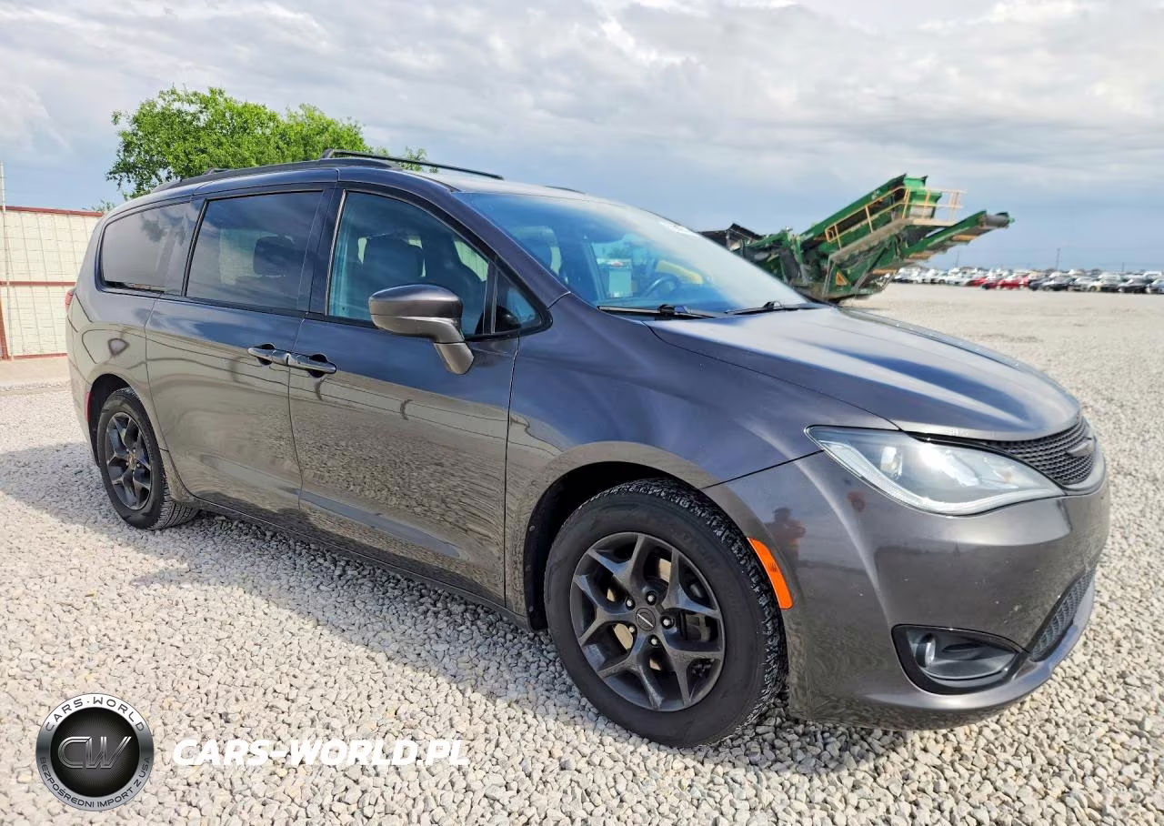 2018 Chrysler Pacifica Touring L Plus VIN:2C4RC1EG6JR257844 - 4