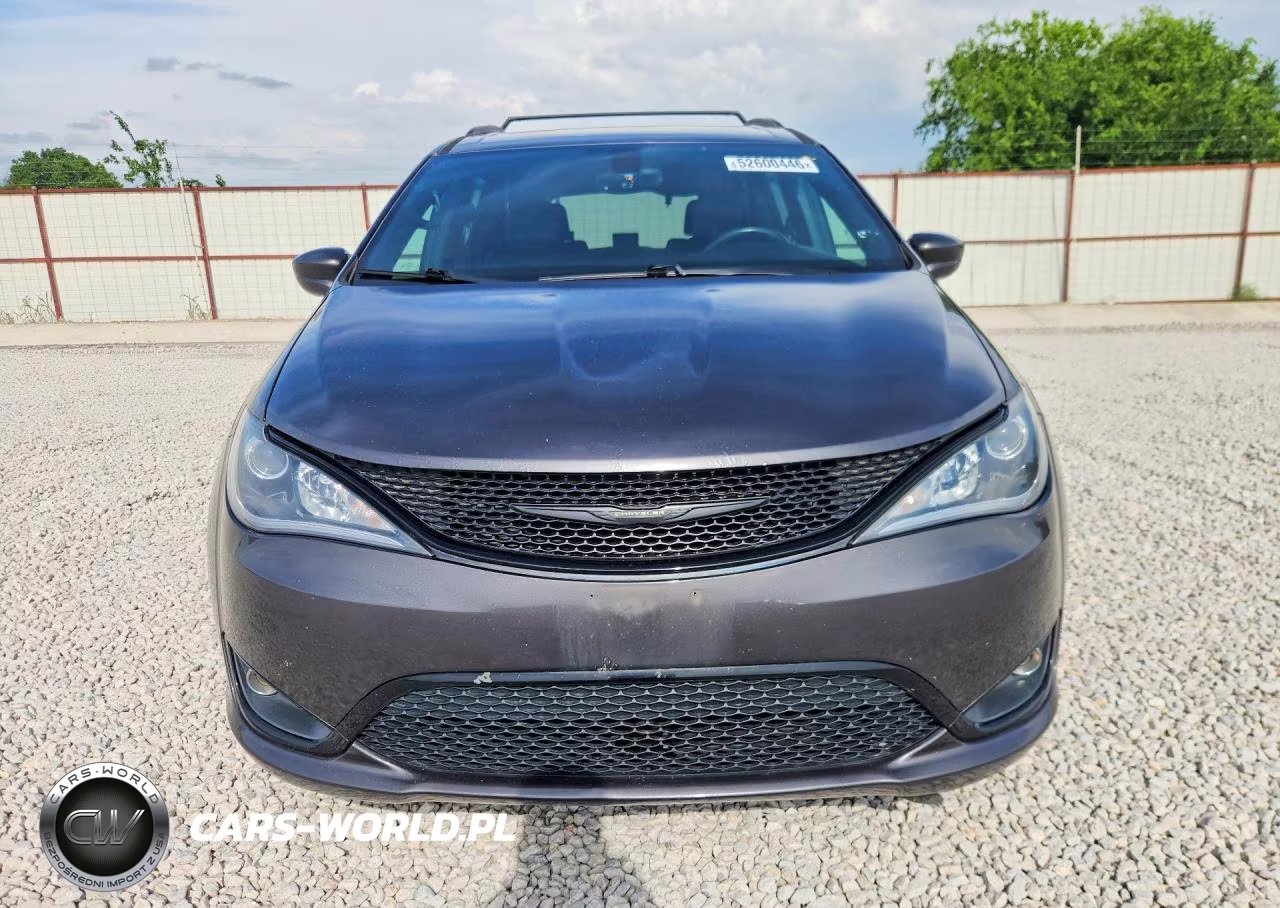 2018 Chrysler Pacifica Touring L Plus VIN:2C4RC1EG6JR257844 - 5