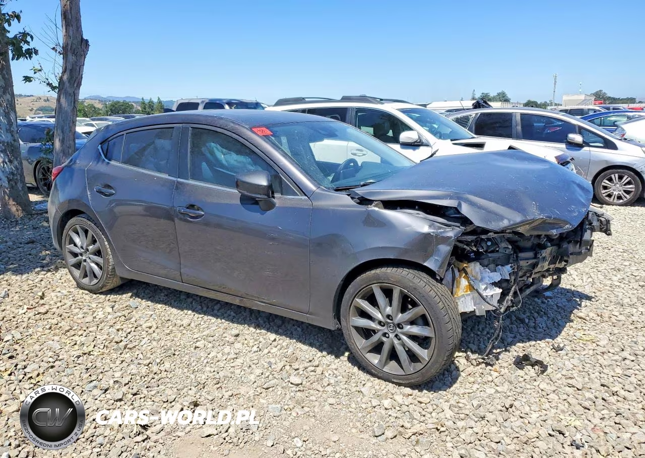 2018 Mazda 3 Touring VIN:3MZBN1L39JM256381 - 4