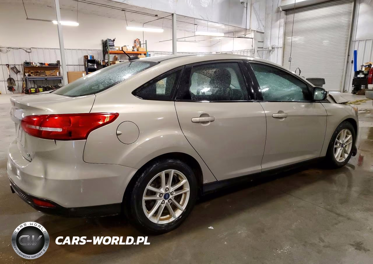 2015 Ford Focus Se VIN:1FADP3FE8FL357733 - 3