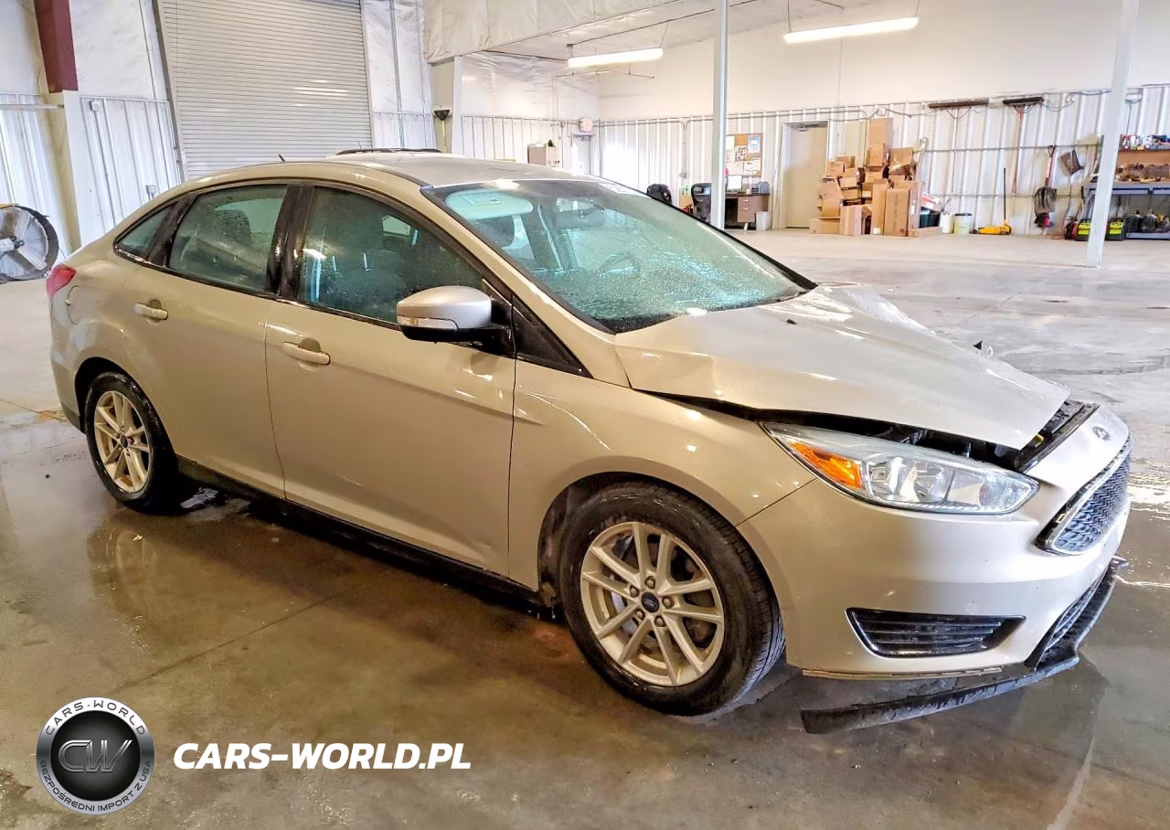 2015 Ford Focus Se VIN:1FADP3FE8FL357733 - 4