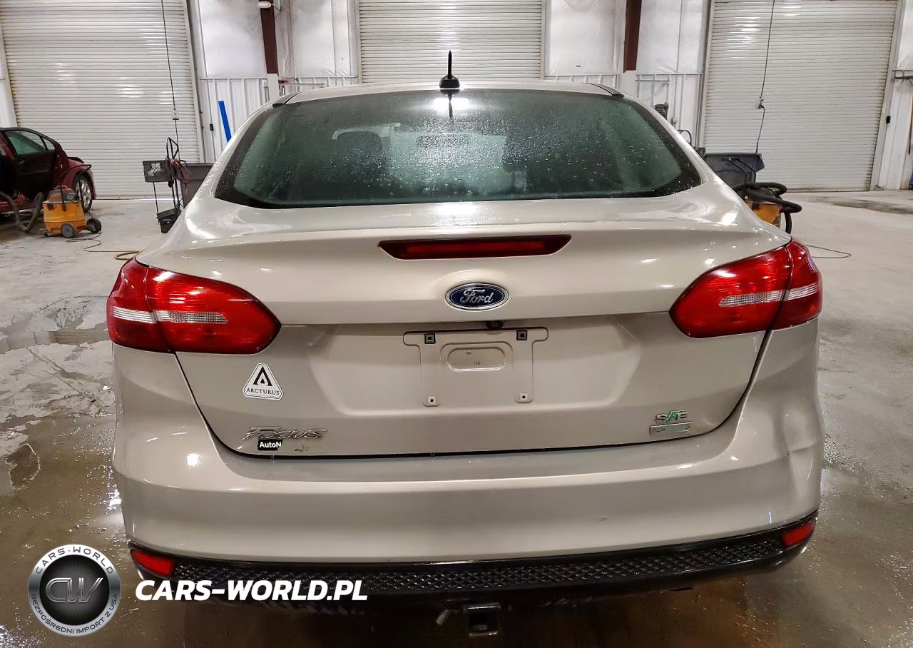 2015 Ford Focus Se VIN:1FADP3FE8FL357733 - 6