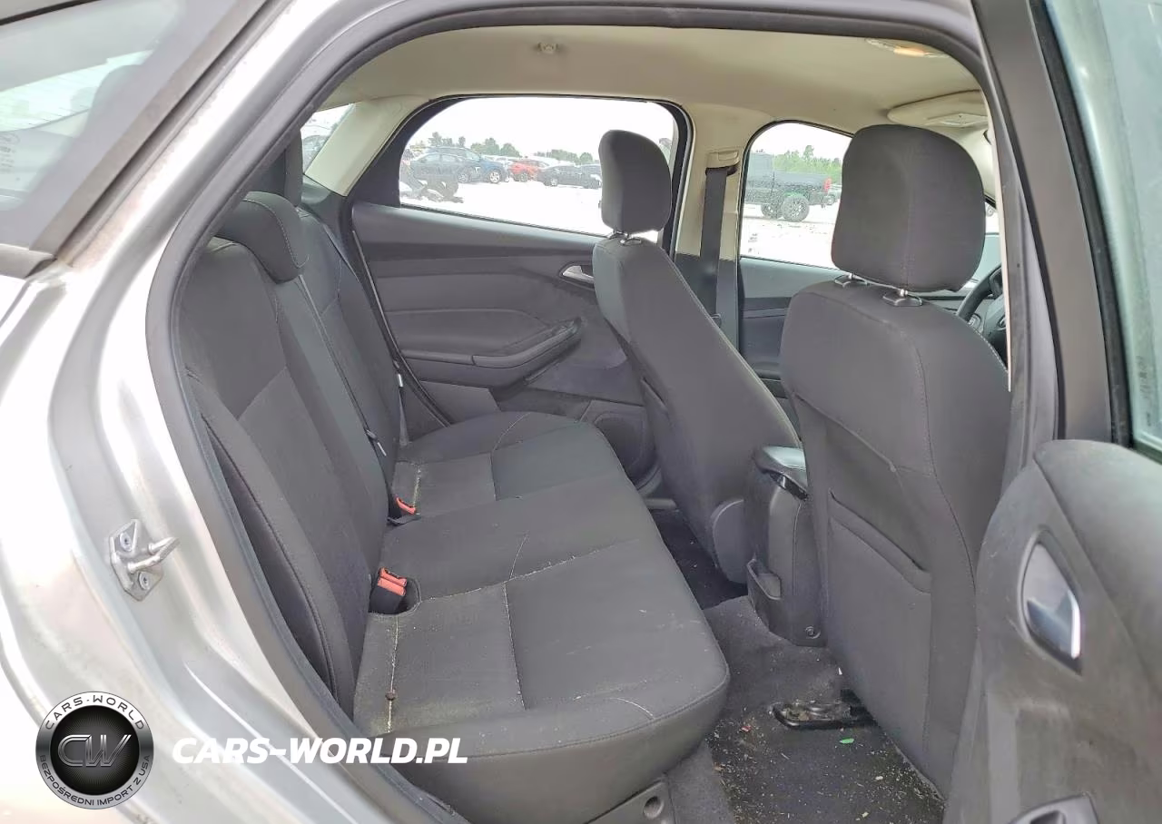 2016 Ford Focus Se VIN:1FADP3F27GL387071 - 10