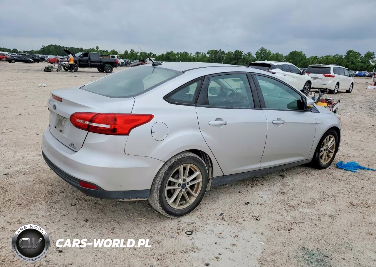 2016 Ford Focus Se VIN:1FADP3F27GL387071 - 3