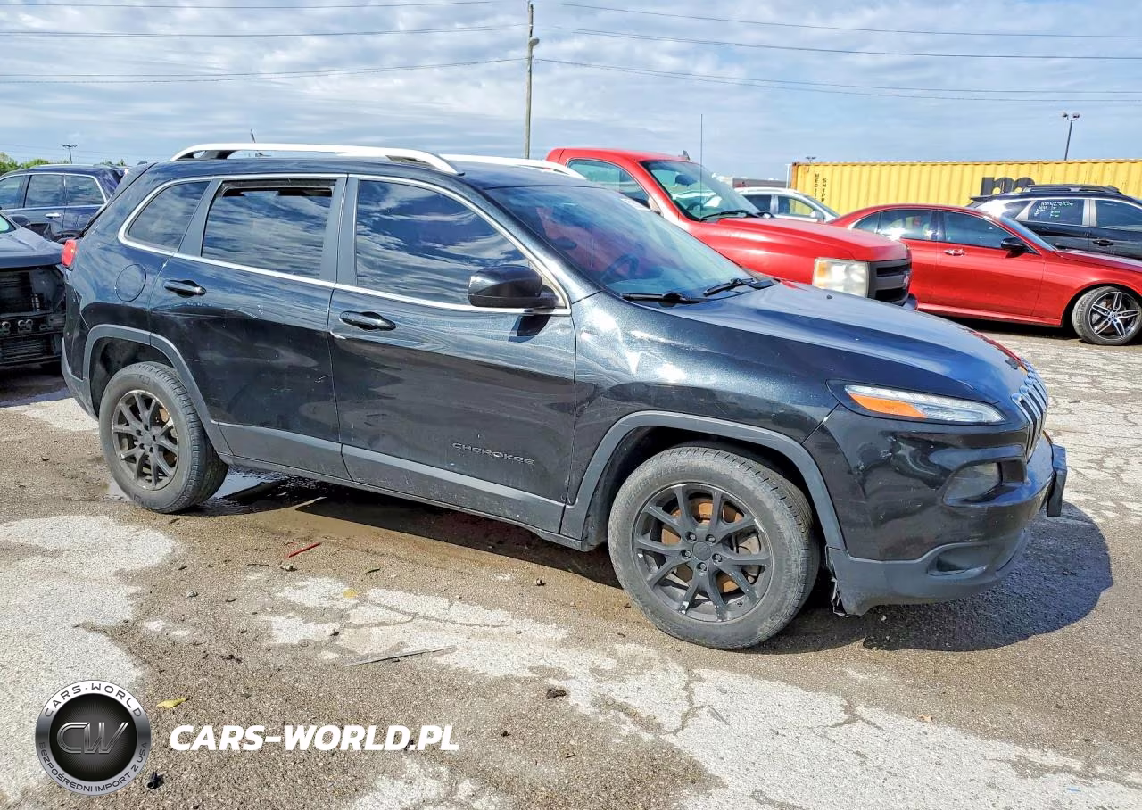 2015 Jeep Cherokee Latitude VIN:1C4PJLCB0FW637292 - 4