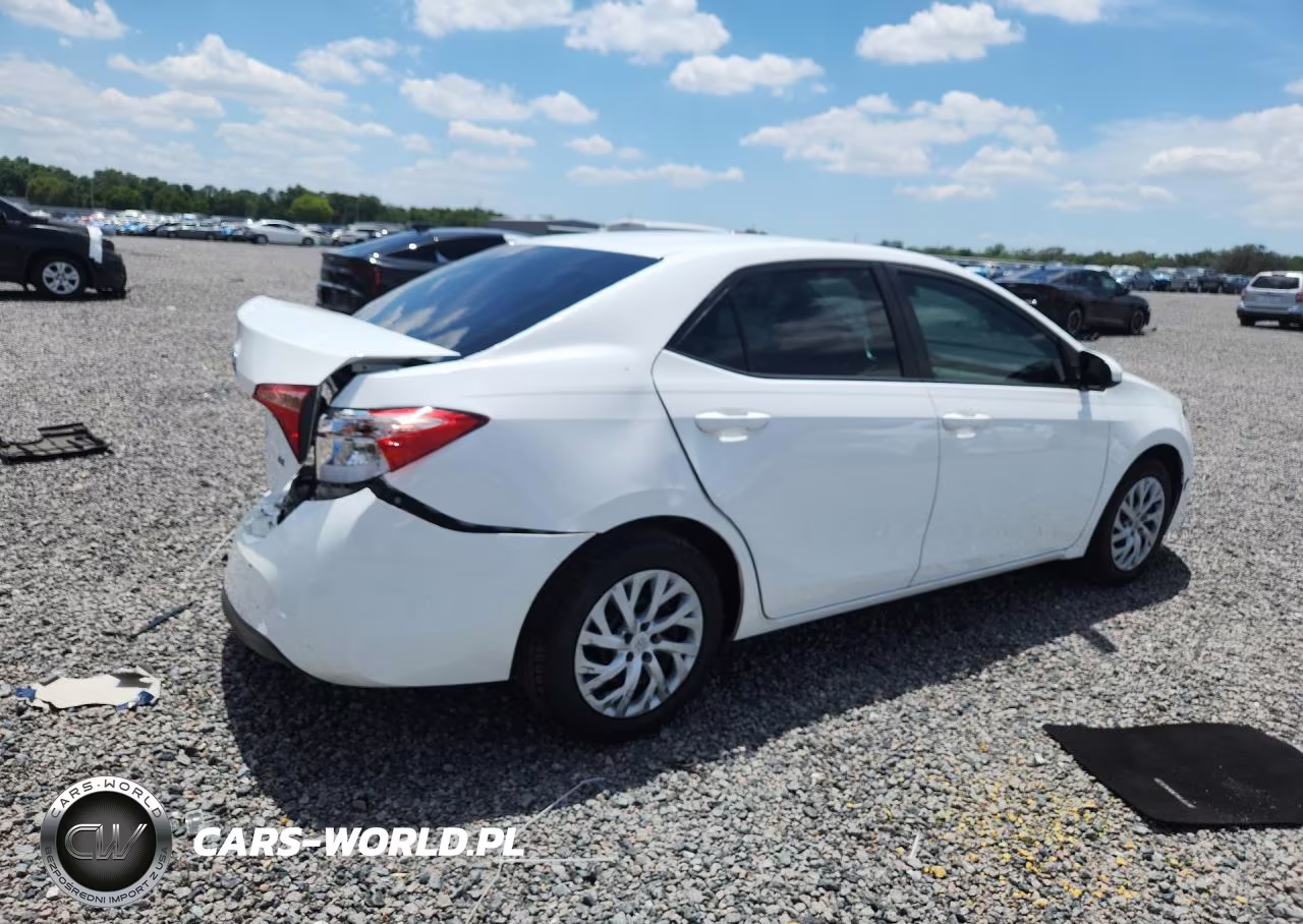 2017 Toyota Corolla Le VIN:5YFBURHEXHP648660 - 3