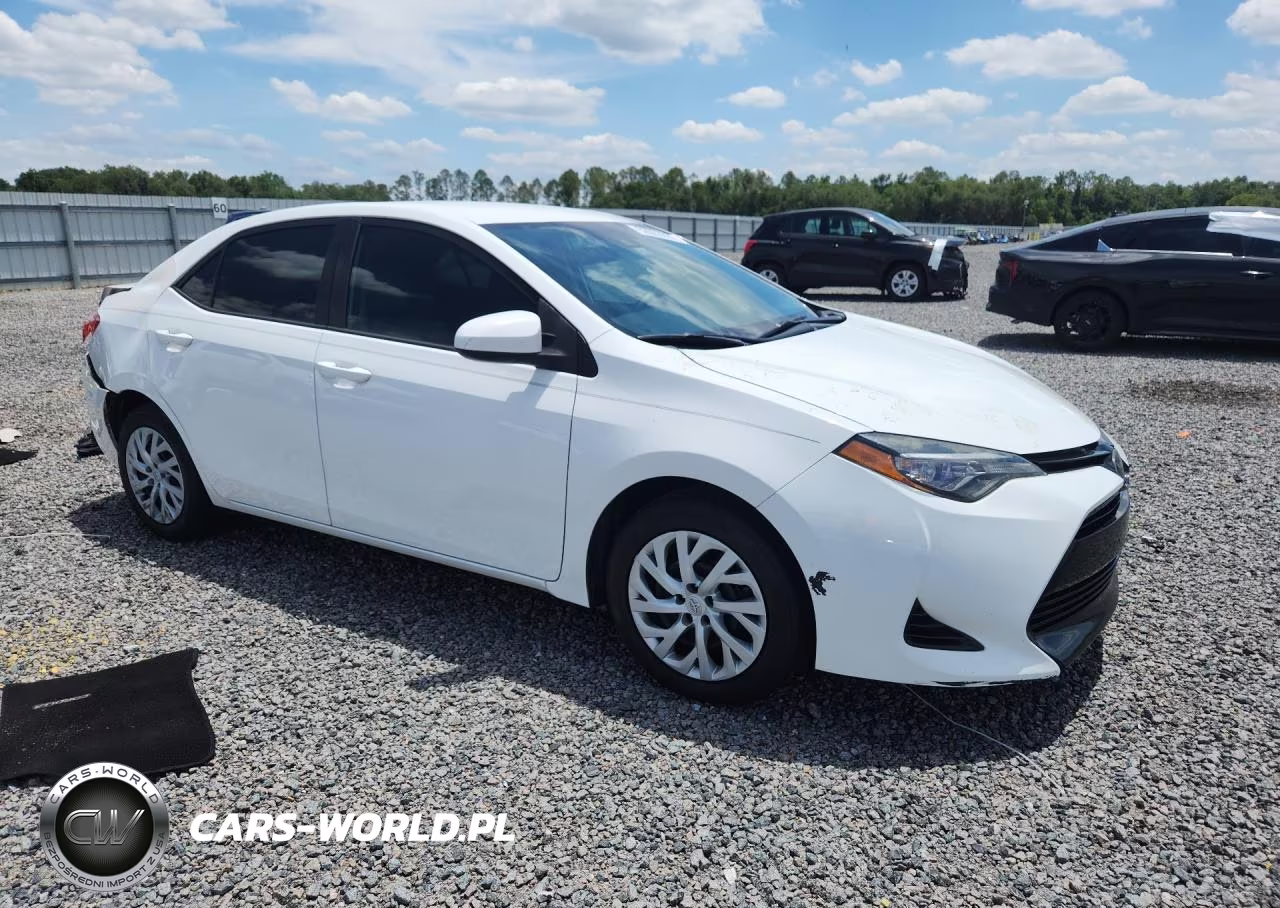 2017 Toyota Corolla Le VIN:5YFBURHEXHP648660 - 4
