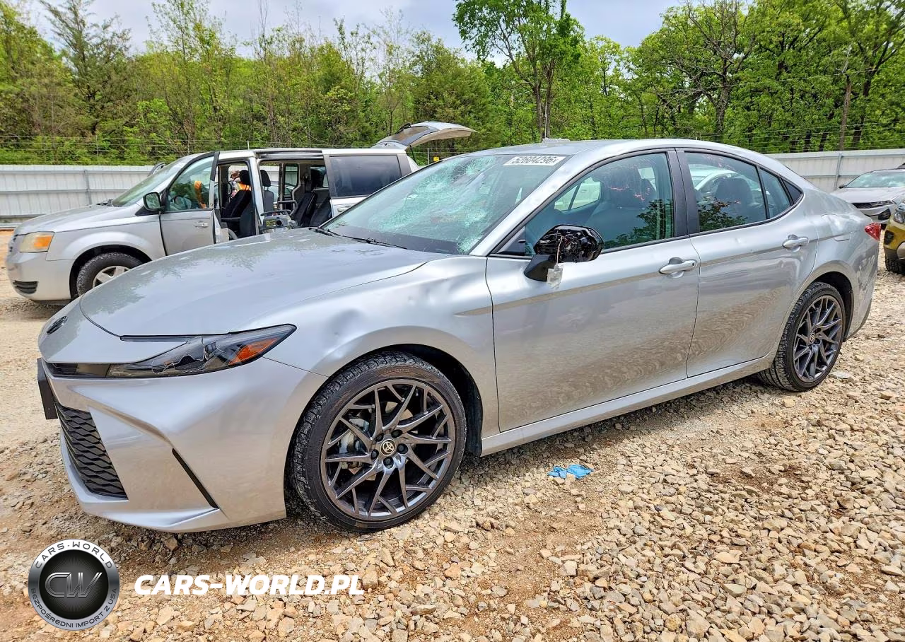 2025 Toyota Camry Le – zdjęcie 1 z 12