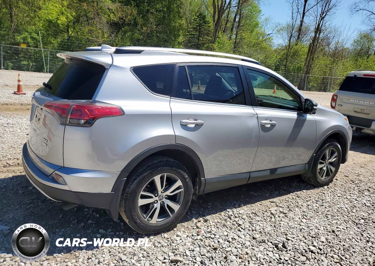 2018 Toyota Rav4 Xle VIN:JTMRFREV7JJ260843 - 3