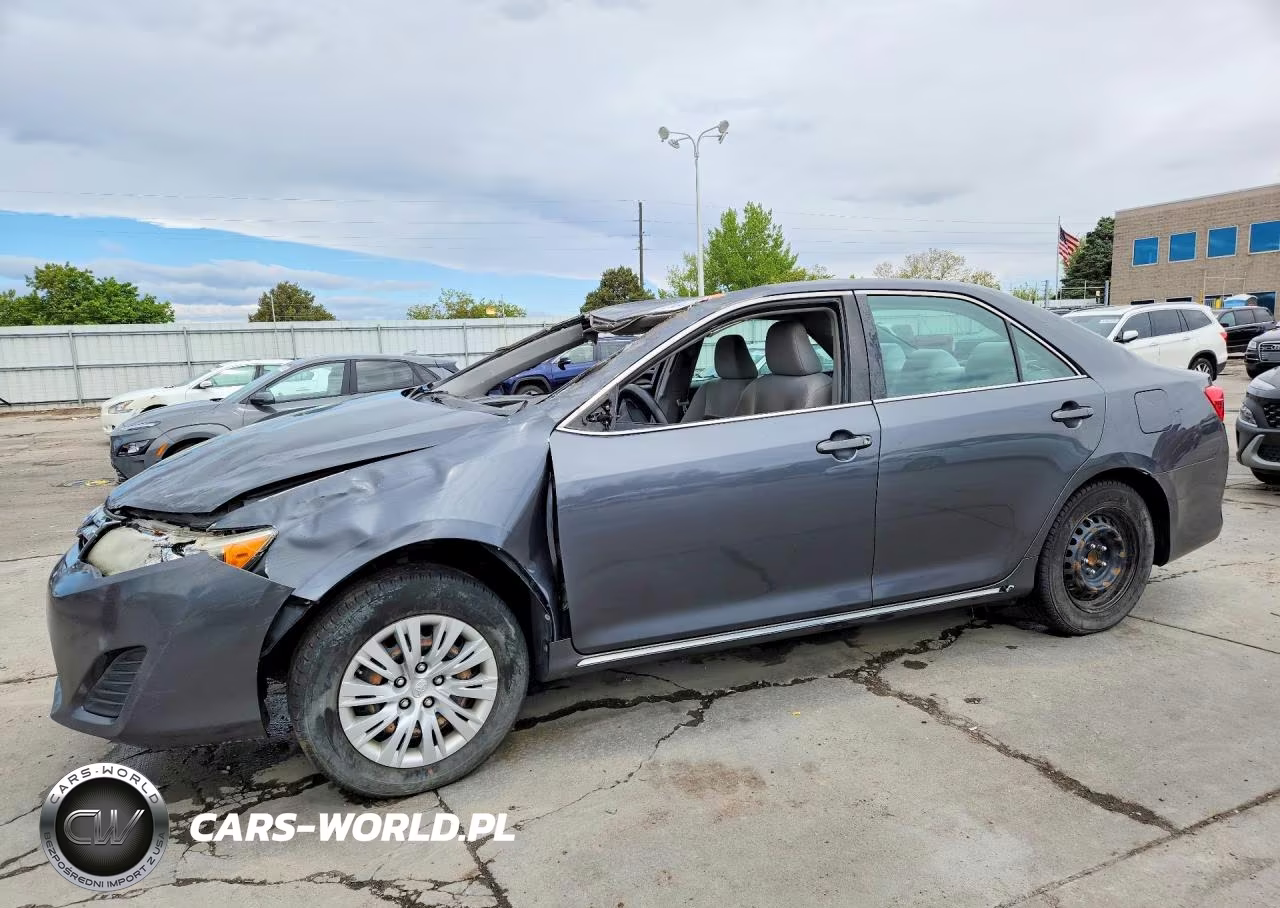 2012 Toyota Camry Le – zdjęcie 1 z 13