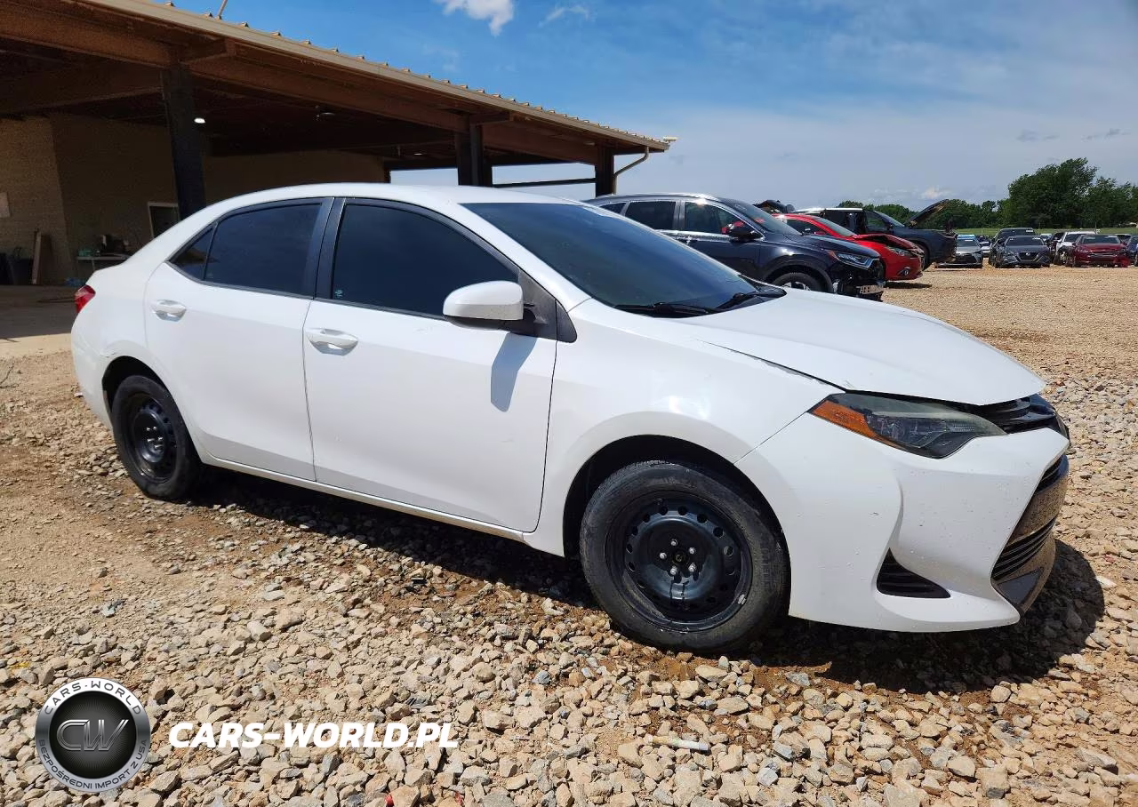 2017 Toyota Corolla Le VIN:5YFBURHEXHP664342 - 4