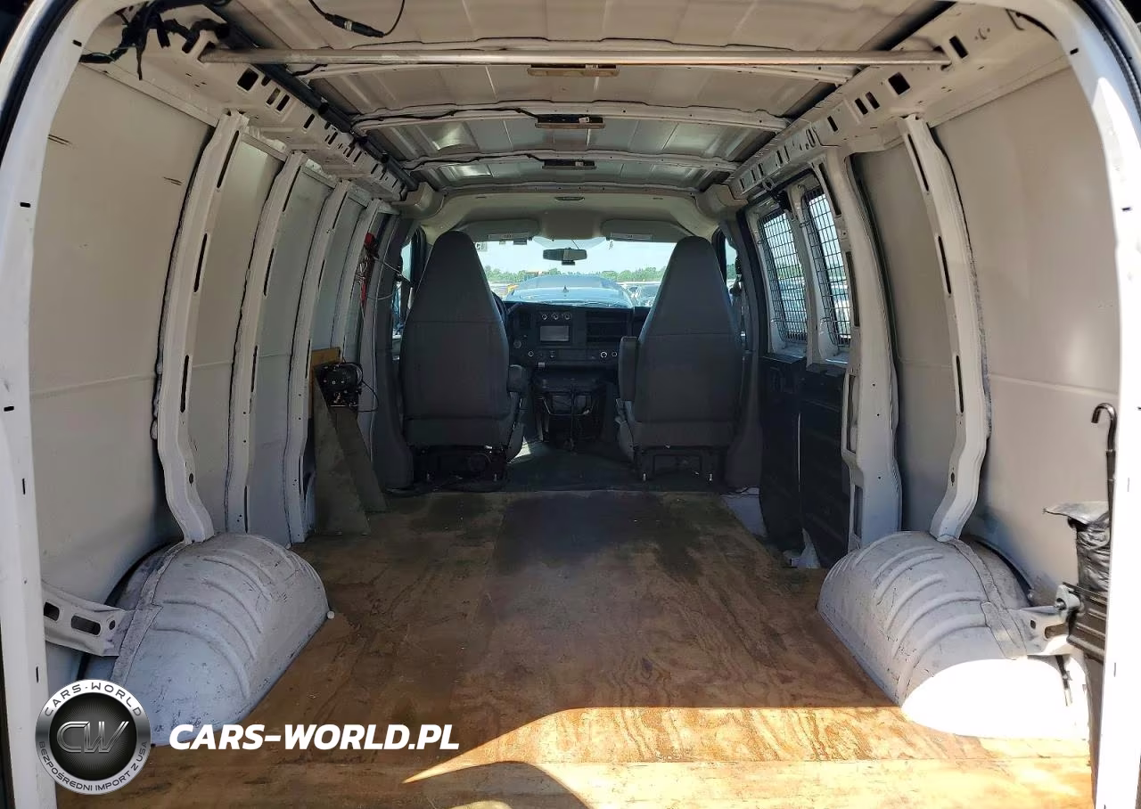 2017 Chevrolet Express 2500 Cargo Delivery Van VIN:1GCWGAFFXH1102323 - 10