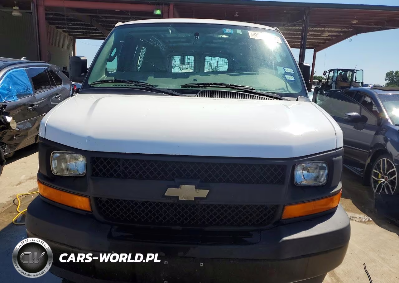 2017 Chevrolet Express 2500 Cargo Delivery Van VIN:1GCWGAFFXH1102323 - 5