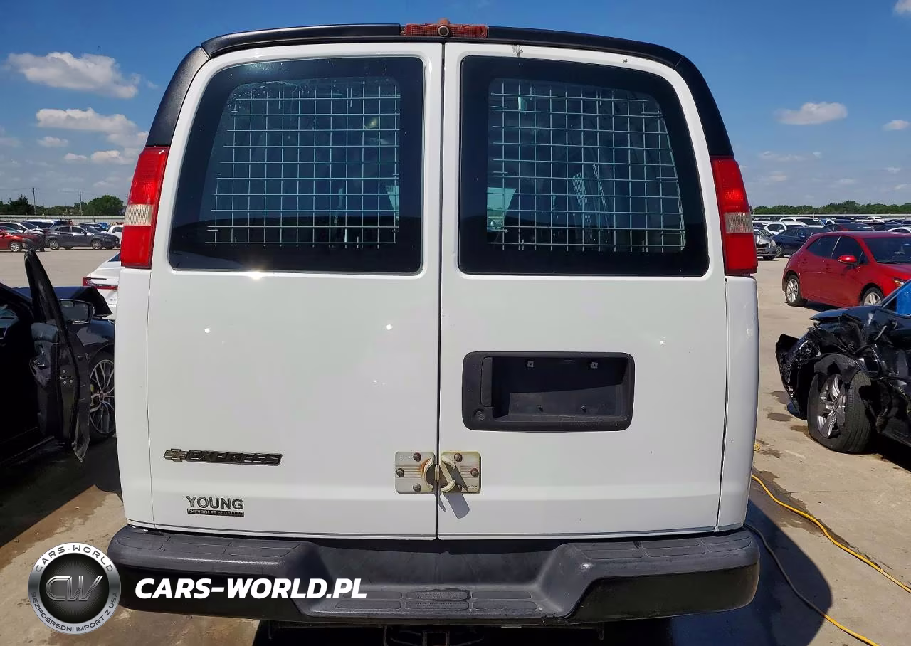 2017 Chevrolet Express 2500 Cargo Delivery Van VIN:1GCWGAFFXH1102323 - 6