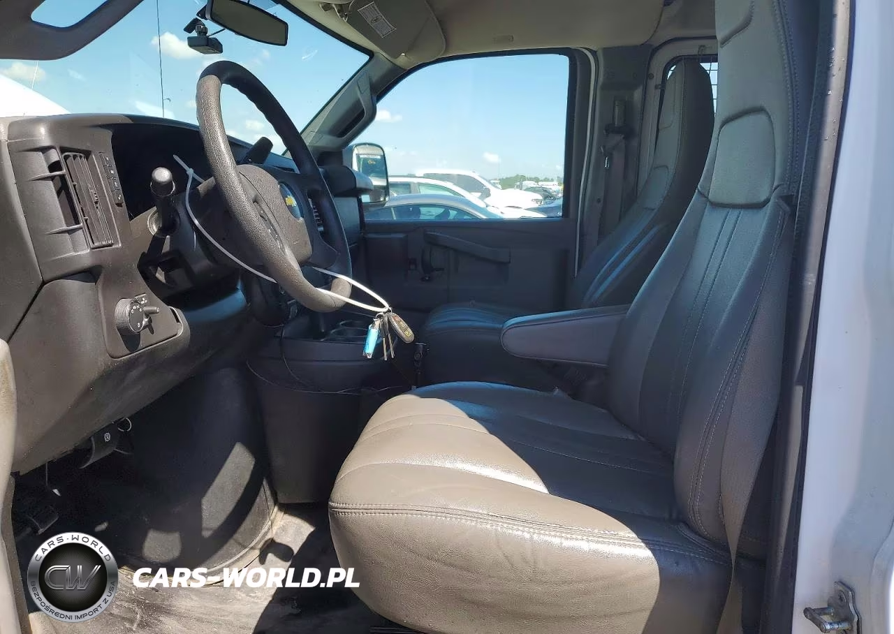 2017 Chevrolet Express 2500 Cargo Delivery Van VIN:1GCWGAFFXH1102323 - 7