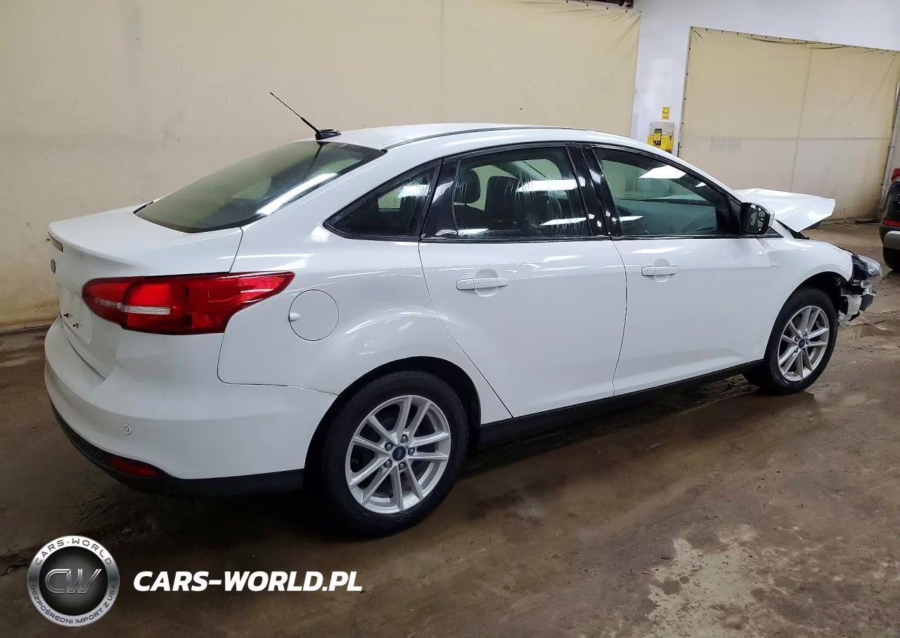 2018 Ford Focus Se VIN:1FADP3F21JL226982 - 3