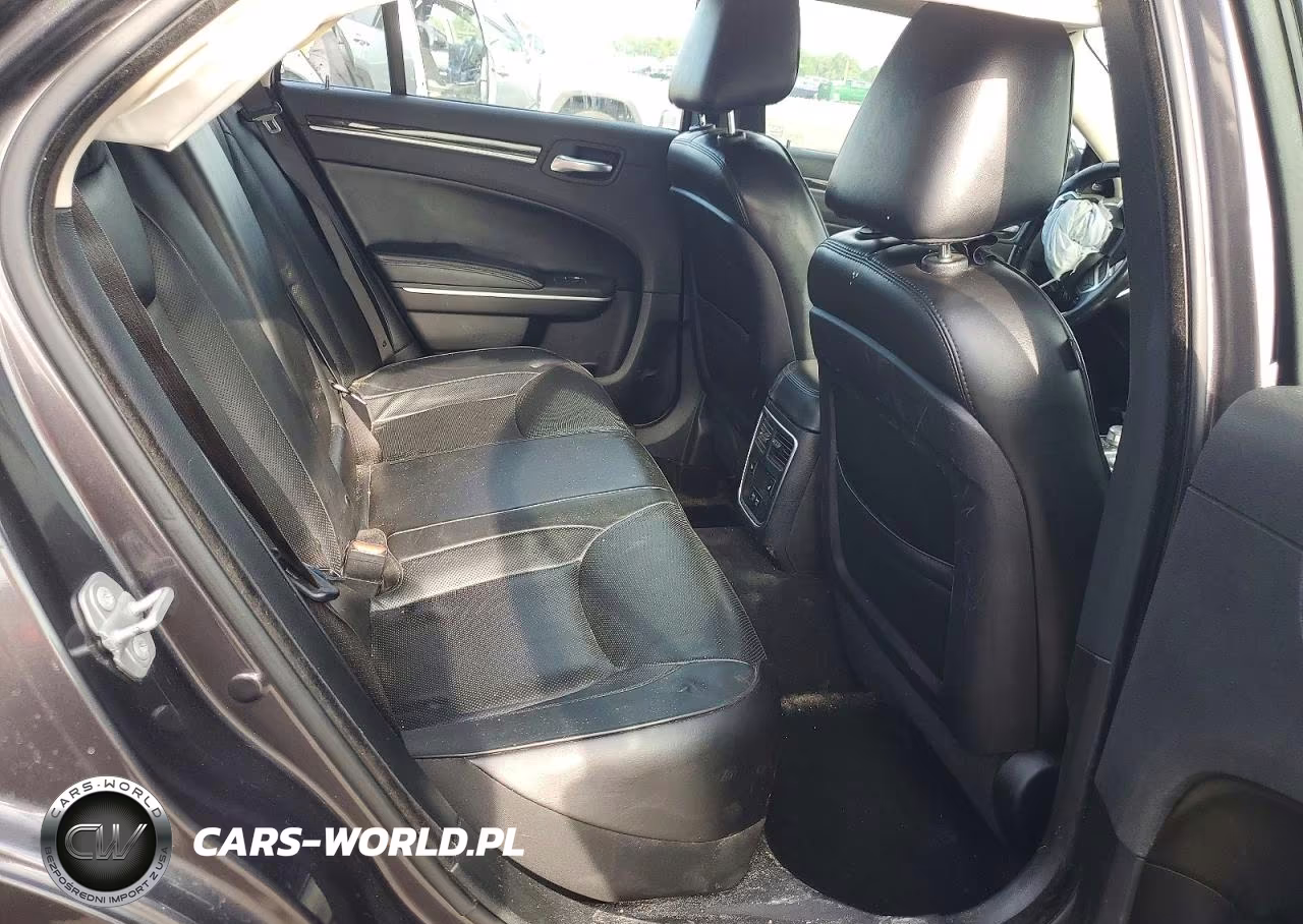 2019 Chrysler 300 Limited VIN:2C3CCAEG9KH693542 - 10