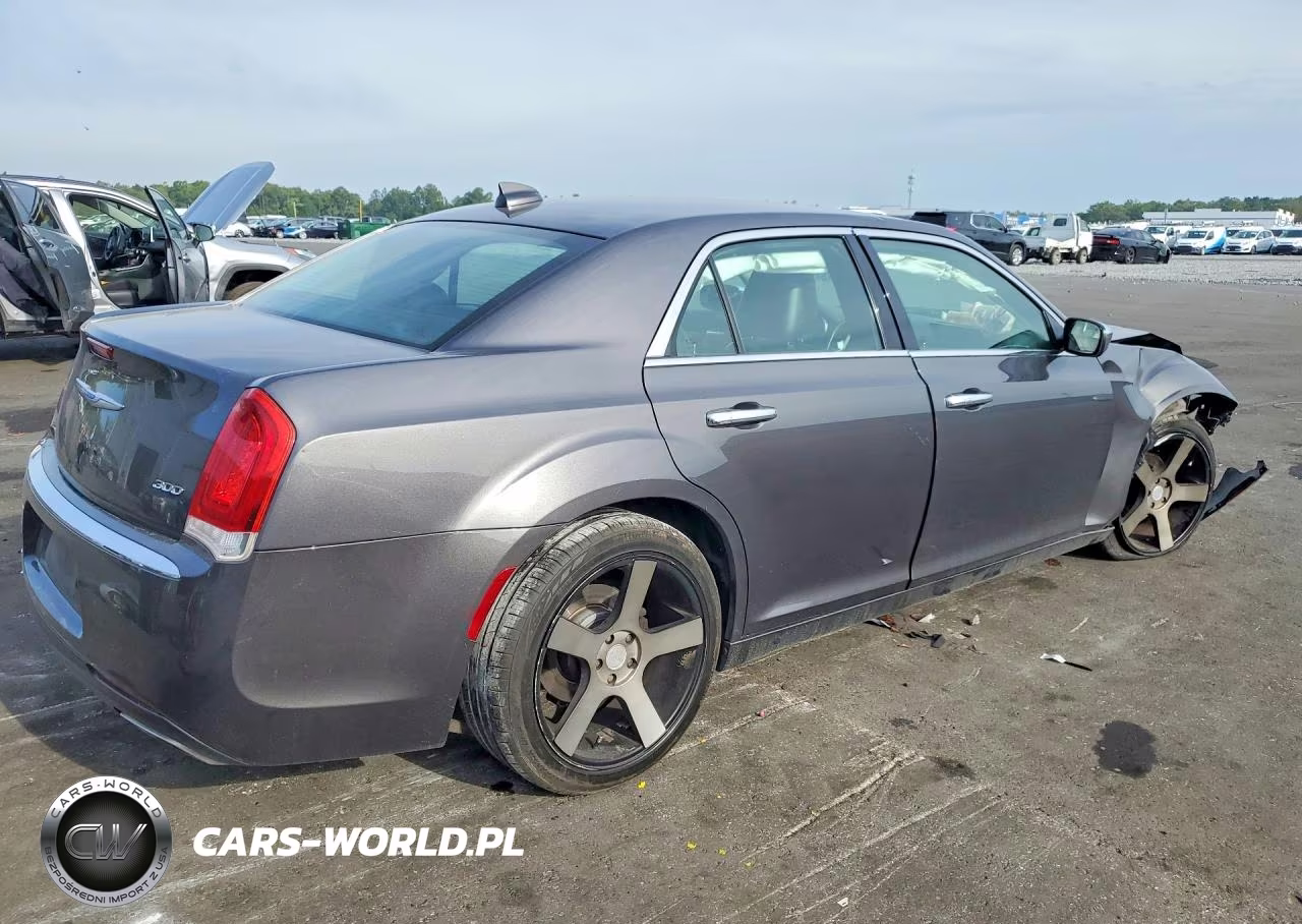 2019 Chrysler 300 Limited VIN:2C3CCAEG9KH693542 - 3