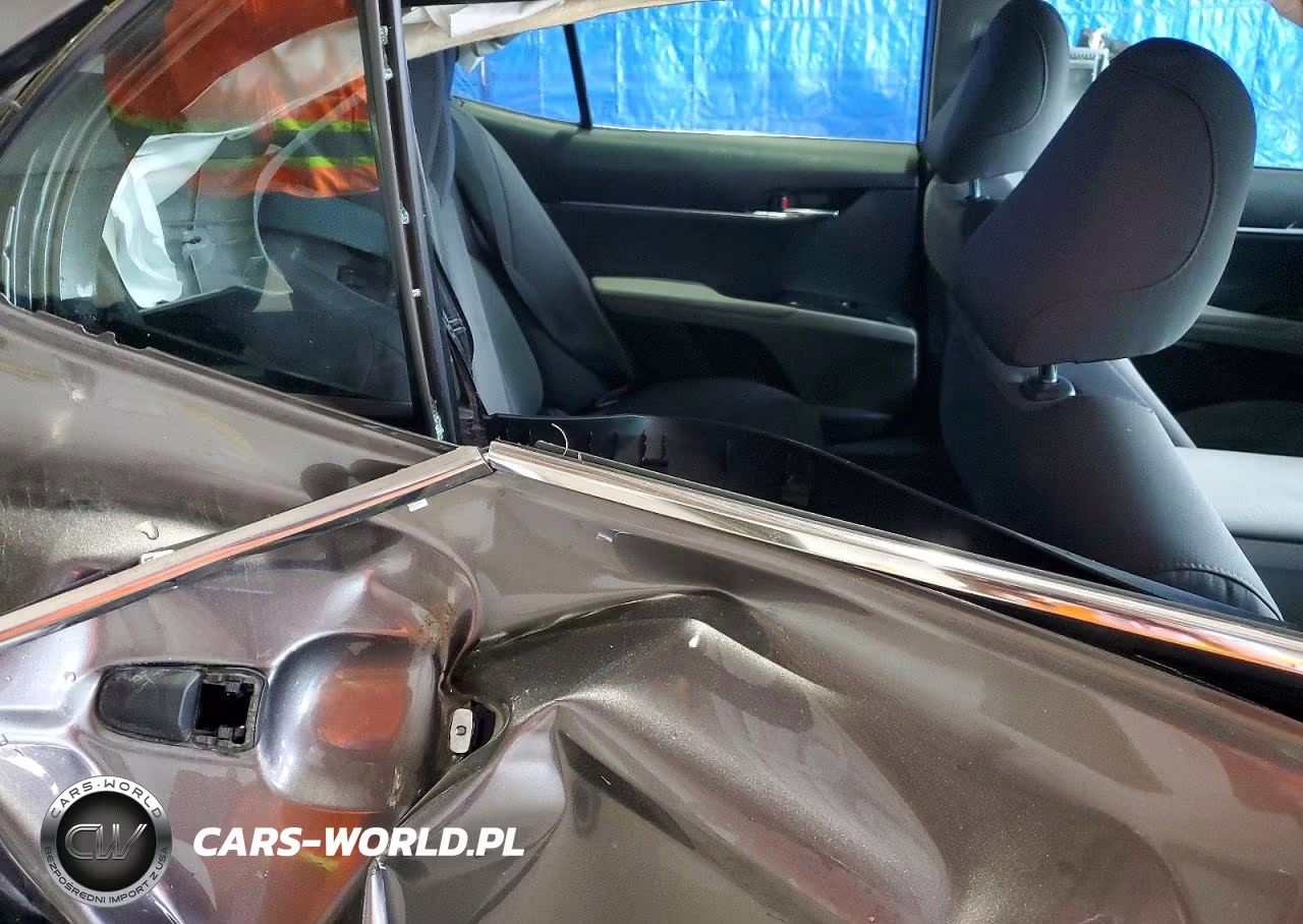 2018 Toyota Camry VIN:4T1B11HK9JU532564 - 10