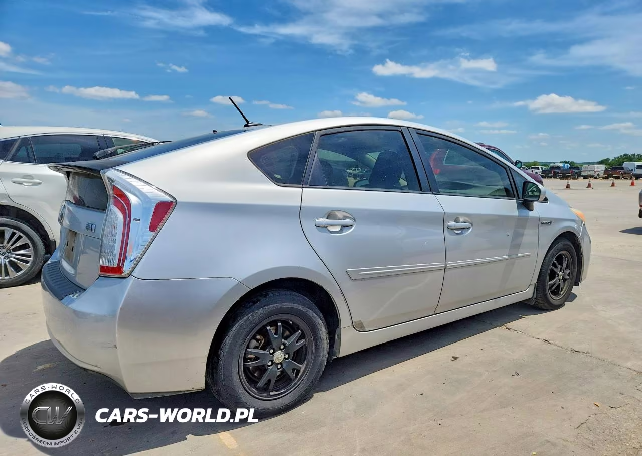 2012 Toyota Prius Three VIN:JTDKN3DUXC1571101 - 3