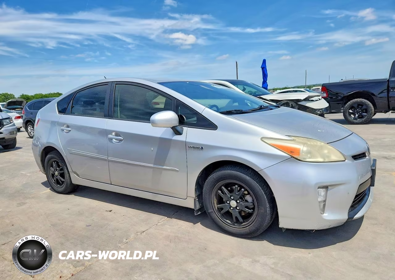 2012 Toyota Prius Three VIN:JTDKN3DUXC1571101 - 4