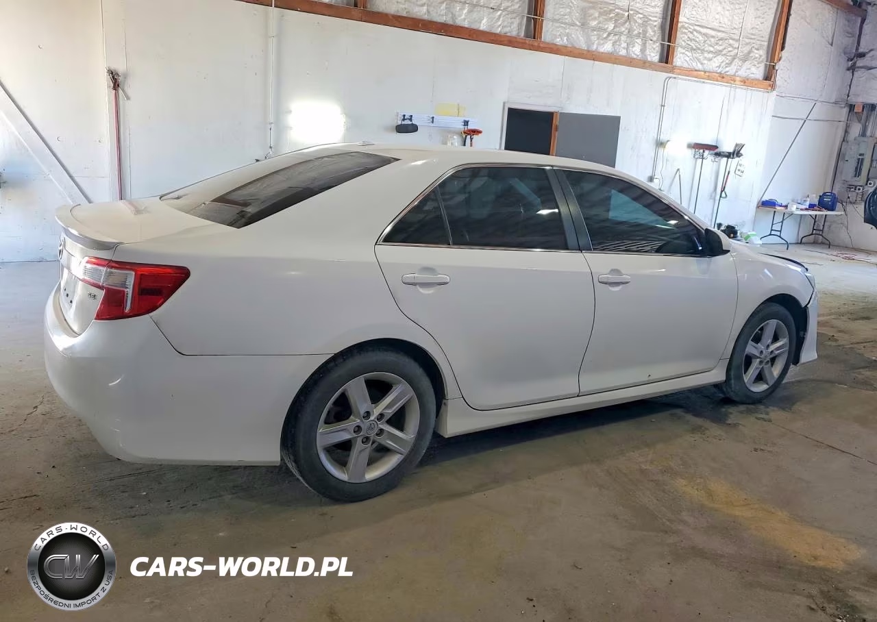 2014 Toyota Camry Se VIN:4T1BF1FK2EU754003 - 3