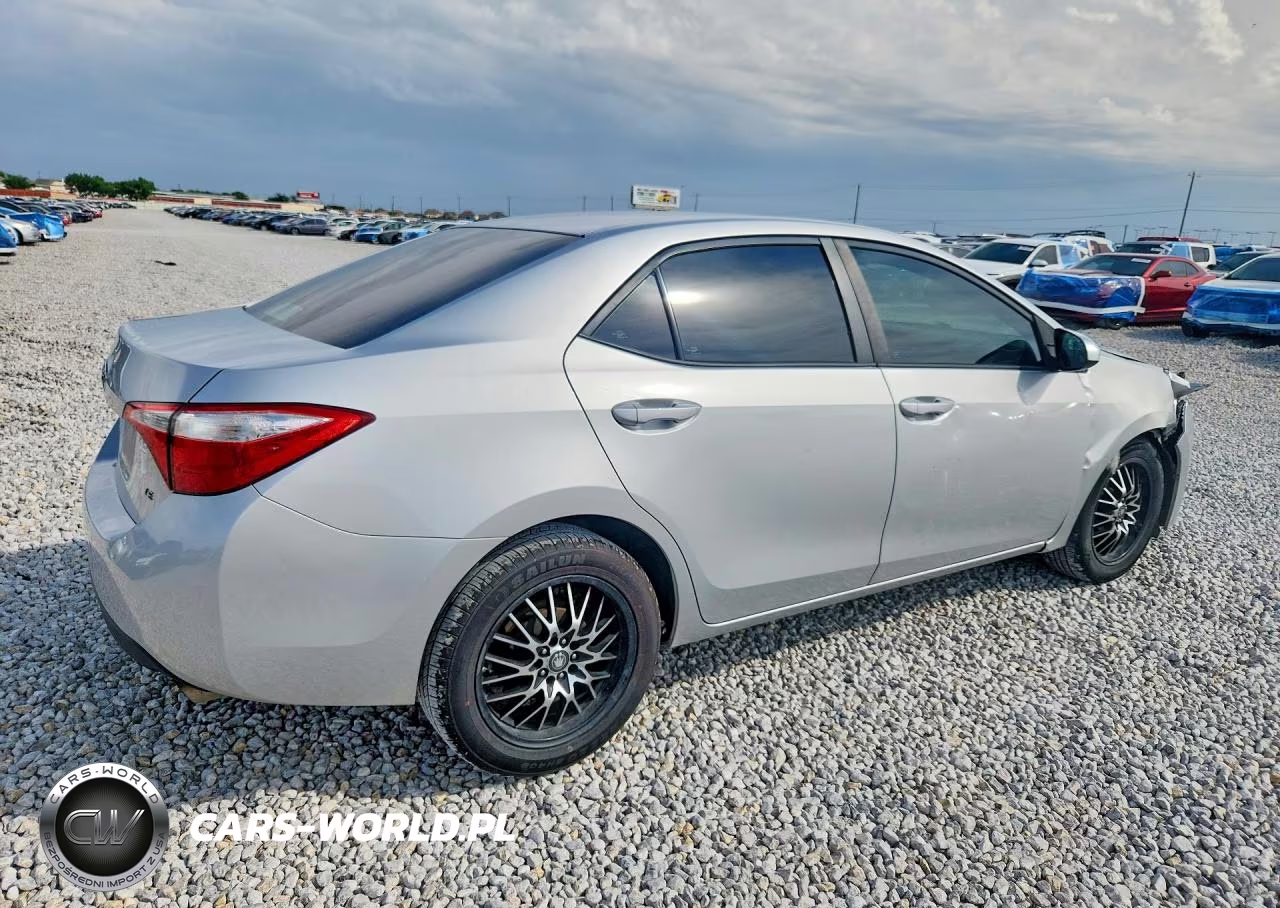 2016 Toyota Corolla Le VIN:5YFBURHE0GP453228 - 3