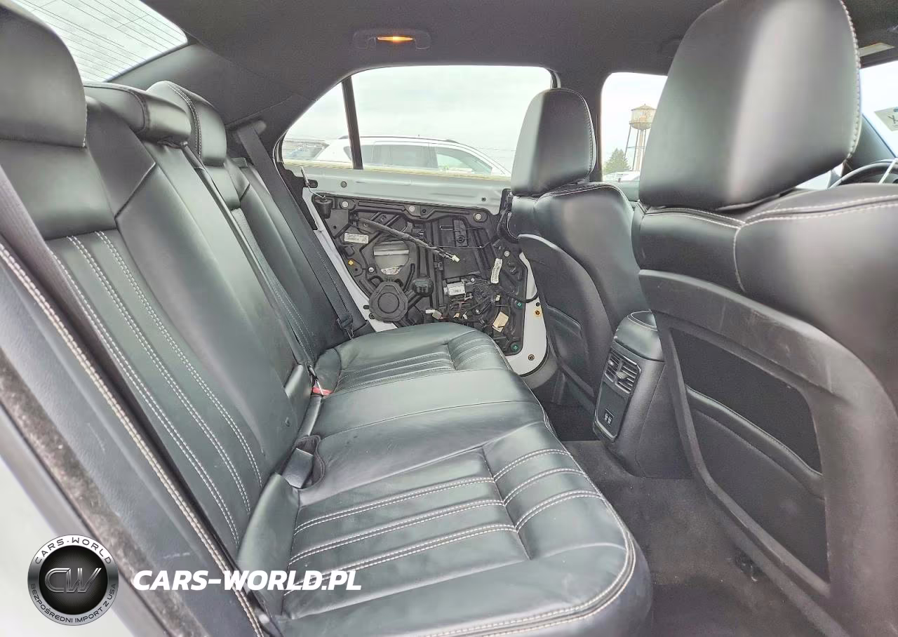 2015 Chrysler 300 S VIN:2C3CCABG9FH932095 - 10