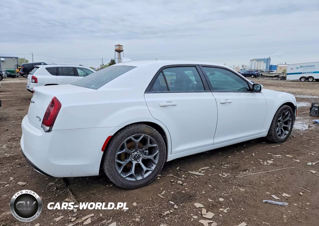 2015 Chrysler 300 S VIN:2C3CCABG9FH932095 - 3
