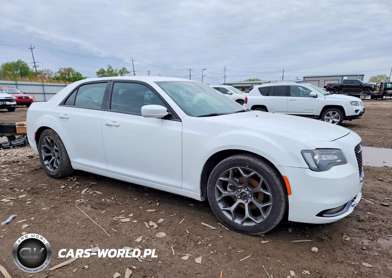 2015 Chrysler 300 S VIN:2C3CCABG9FH932095 - 4