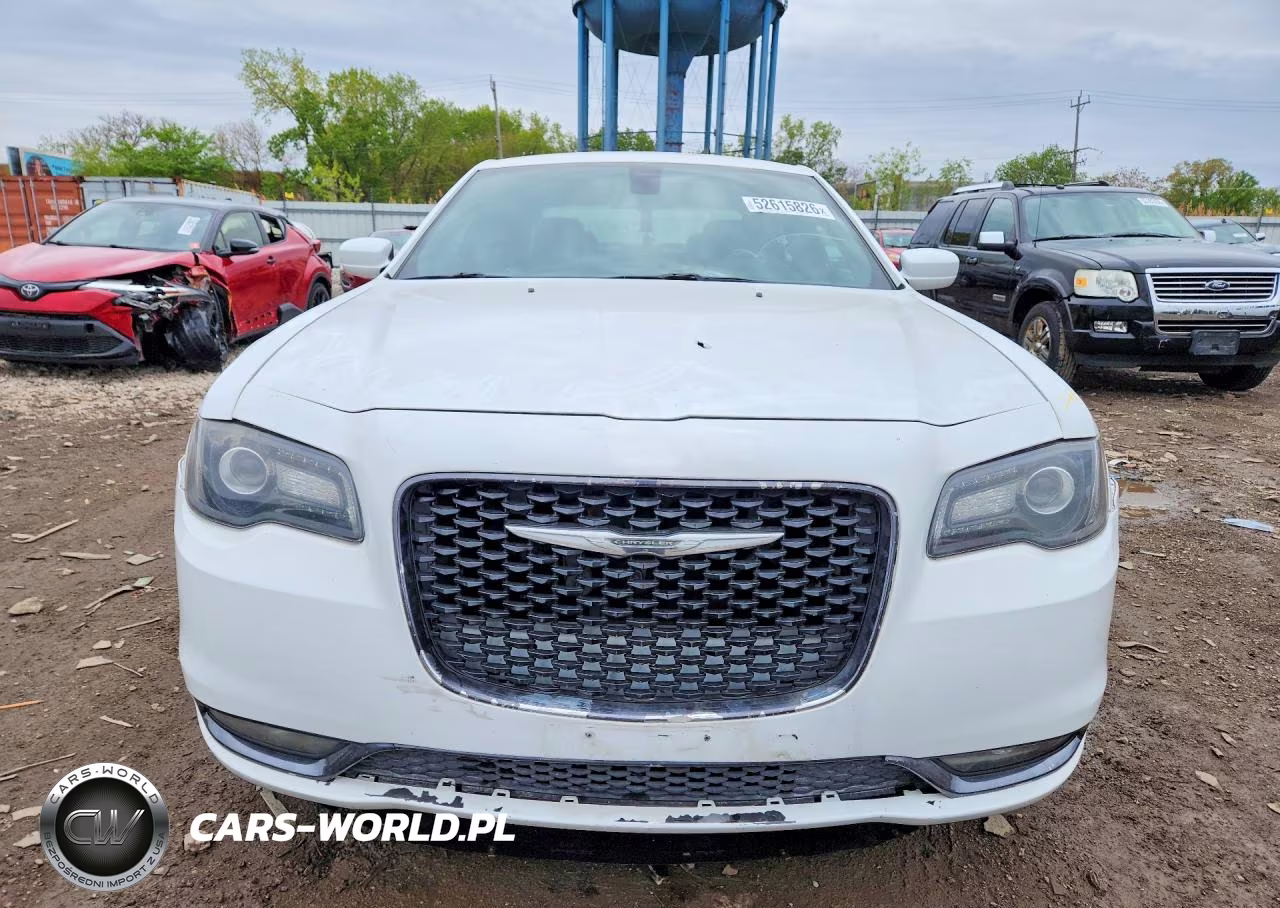2015 Chrysler 300 S VIN:2C3CCABG9FH932095 - 5