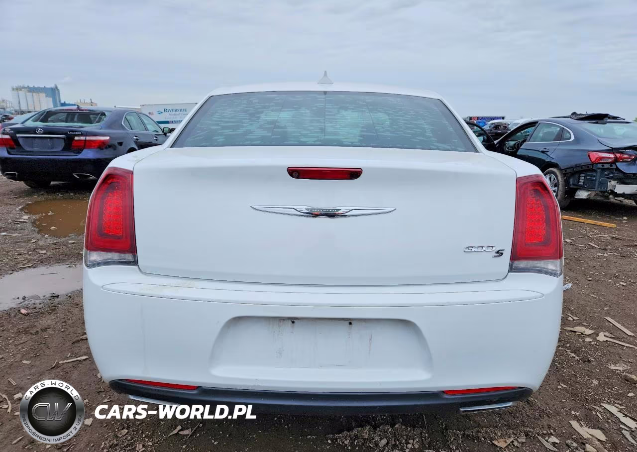 2015 Chrysler 300 S VIN:2C3CCABG9FH932095 - 6