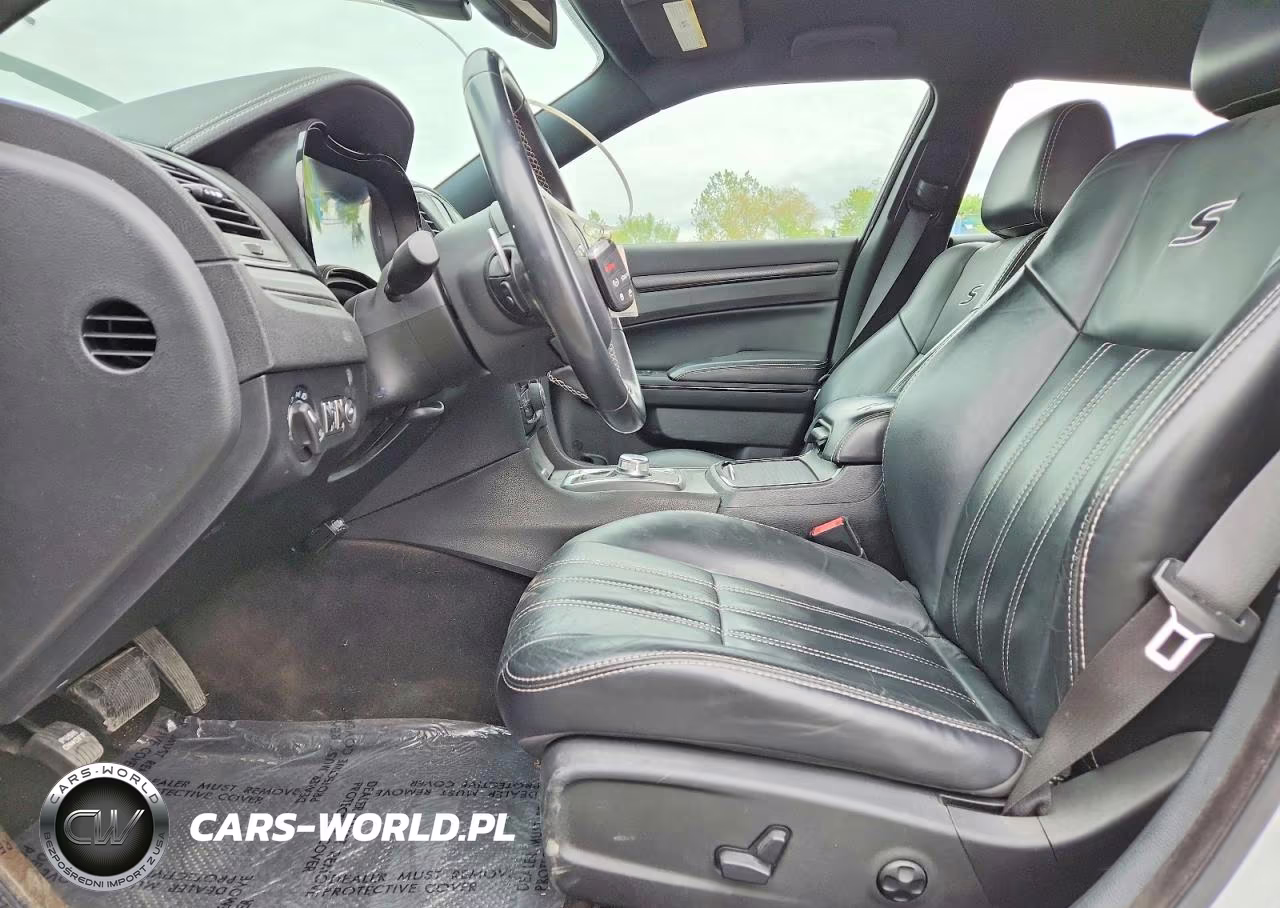 2015 Chrysler 300 S VIN:2C3CCABG9FH932095 - 7