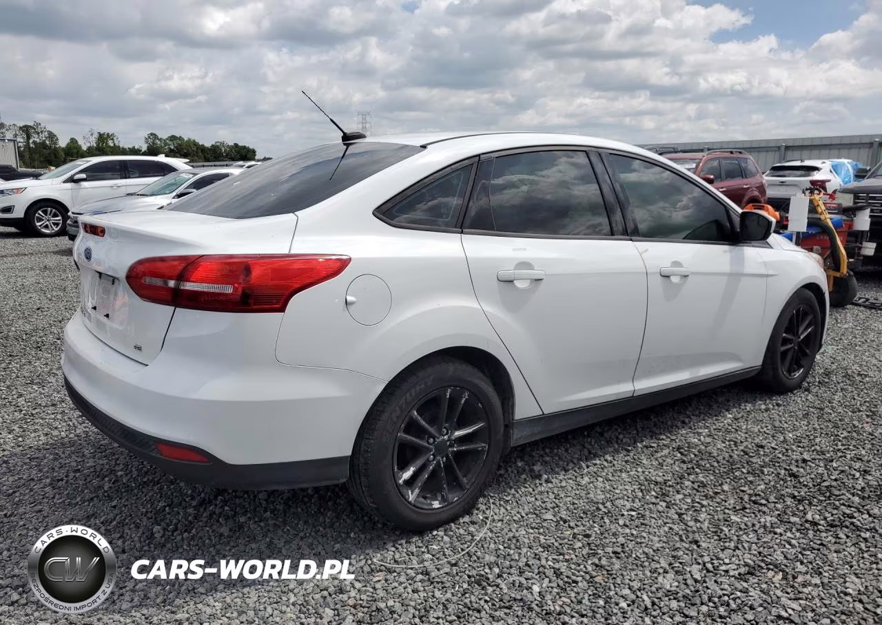 2018 Ford Focus VIN:1FADP3F20JL250402 - 3
